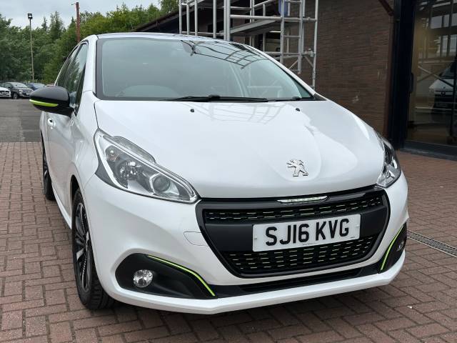 Peugeot 208 Allure 1.2 PureTech [82] 5dr Hatchback Petrol White