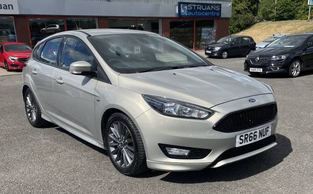 Ford Focus ST-Line Navigation 1.5 TDCi [120] 5dr Hatchback Diesel SILVER