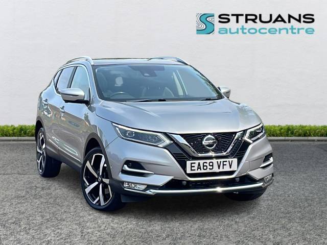 Nissan Qashqai Tekna 1.3 DiG-T 5dr SUV Petrol Silver