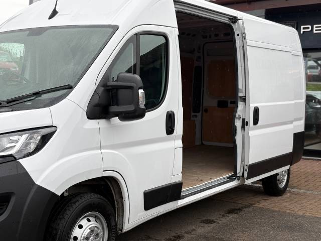 2023 Peugeot Boxer 335 L3H2 Professional Premium+ 2.2 BlueHDi [140ps]