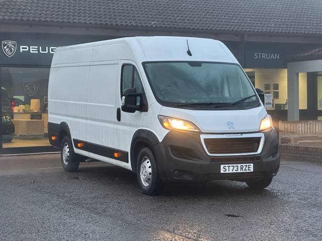 Peugeot Boxer 435 L4 H2 Professional Premium+ 2.2 BlueHDi [140] Van Diesel Ice White